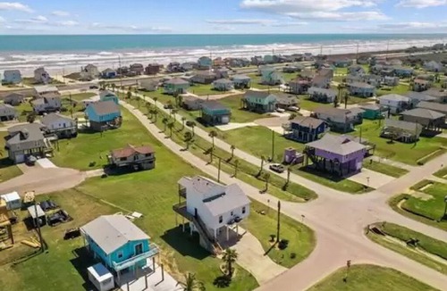 Terramar Beach House | Short Walk to Beach, Ocean/Bay Views, Arcade NFL Blitz