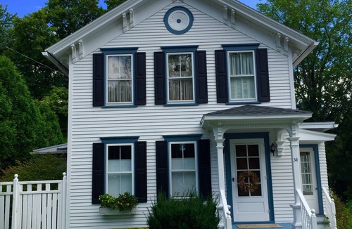 Skaneateles House | Short walk to restaurants and lake front parks.