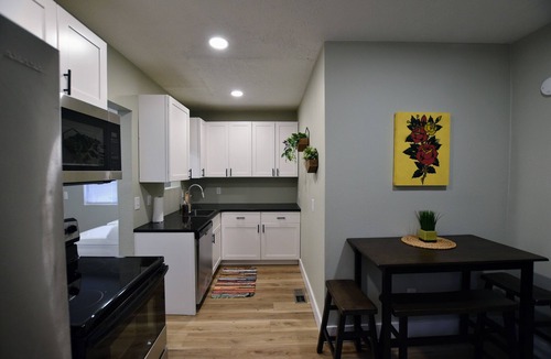 Kent House | Short walk to river or downtown Kent.