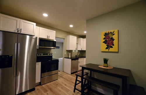 Kent House | Short walk to river or downtown Kent.