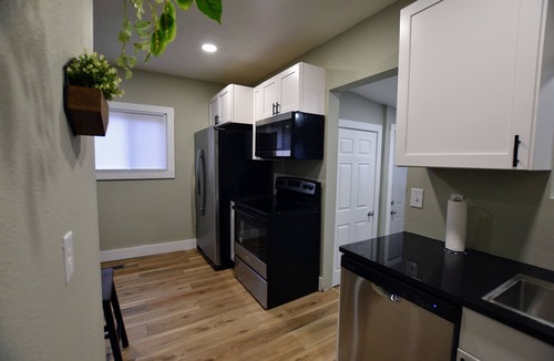 Kent House | Short walk to river or downtown Kent.