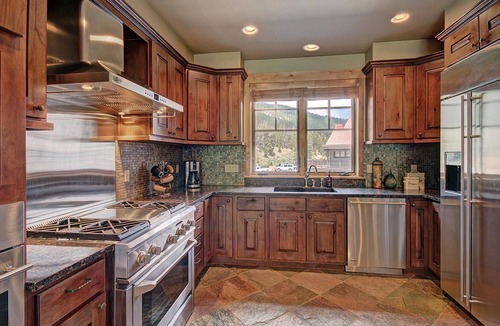 Copper Mountain Village House | Short Walk to Ski Lift & Private Hot tub. 39C