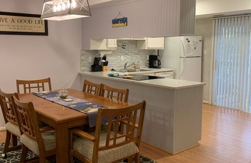 Northeast Virginia Beach Condo | Short Walk to the Beach. Great Area Of Town!