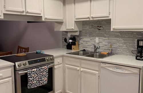 Northeast Virginia Beach Condo | Short Walk to the Beach. Great Area Of Town!