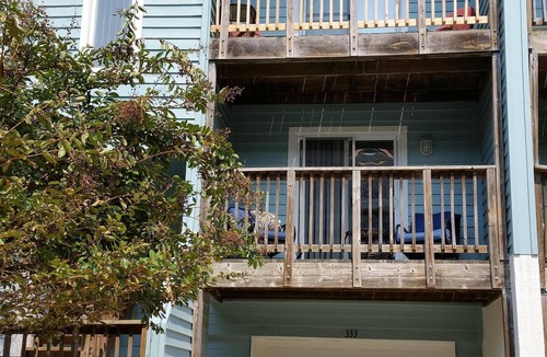 Northeast Virginia Beach Condo | Short Walk to the Beach. Great Area Of Town!