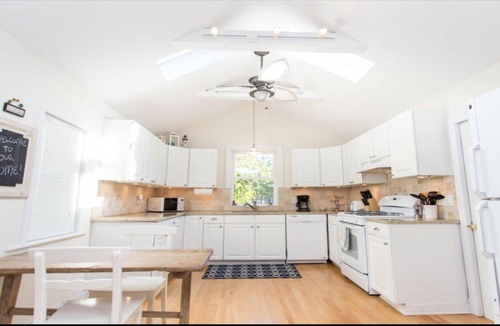 New Buffalo House | Short walk to the beach and downtown!!!!!