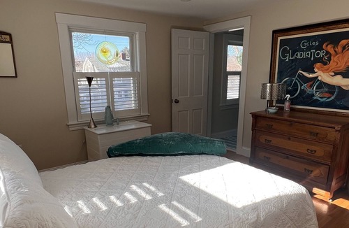 Rye House | Short walk to the beach. Sunny and bright.