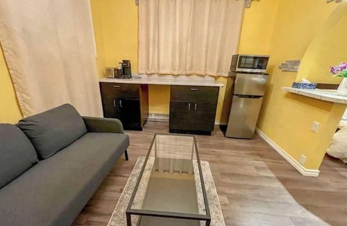 Niagara Falls Apartment | Short walk to the falls 2room luxury free parking