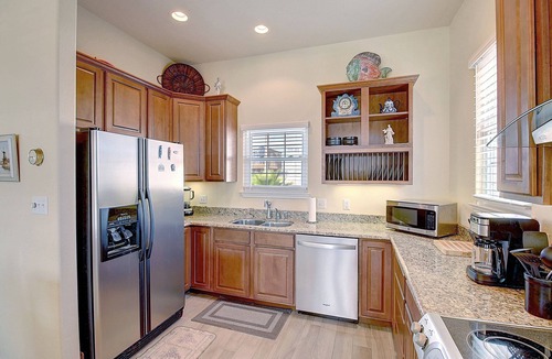 Port Aransas House | Short walk to the beach ~ Spacious house ~ Golf Cart
