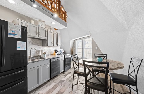 Bel Air House | Short Walk To Beach | Additional Studio