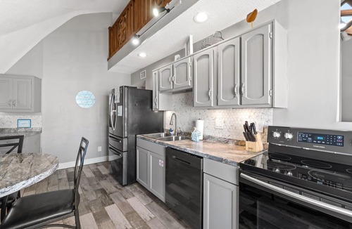Bel Air House | Short Walk To Beach | Additional Studio