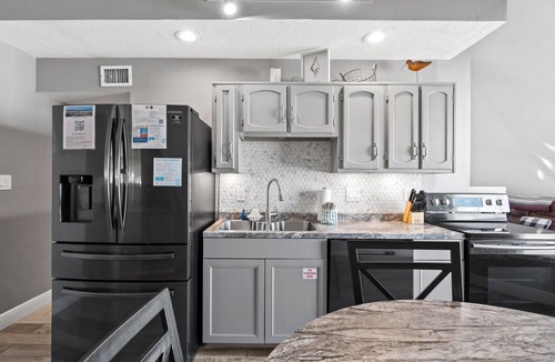 Bel Air House | Short Walk To Beach | Additional Studio