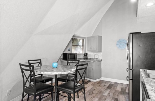 Bel Air House | Short Walk To Beach | Additional Studio