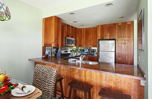 Bayview Condo | Short walktoBeach,PartialOceanView,PerfectLocation