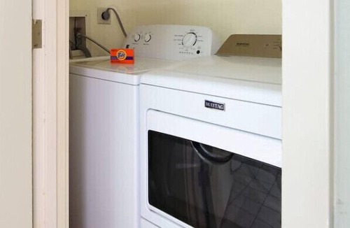 Bayview Condo | Short walktoBeach,PartialOceanView,PerfectLocation