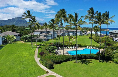 Bayview Condo | Short walktoBeach,PartialOceanView,PerfectLocation