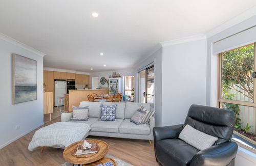 Forster Villa | Shorties by the lake