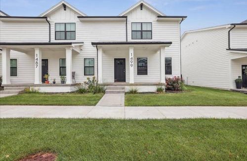 Norwalk House | Shortstop and Stay
