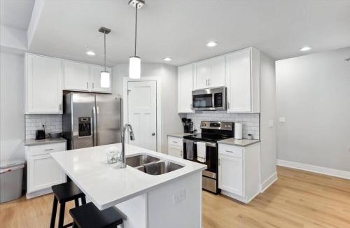 Norwalk House | Shortstop and Stay