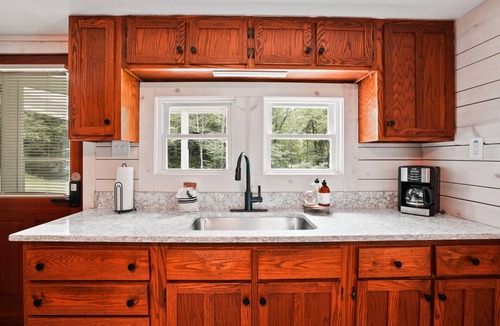 South Bloomingville Cabin | Shorty's Place | Hocking Hills, 80 Acres, Hot Tub