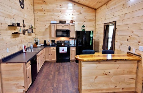 Heidelberg House | Shorty’s View| Hot Tub| Ride-In/Off-Road Access