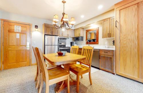 Big Sky Apartment | Shoshone 1909