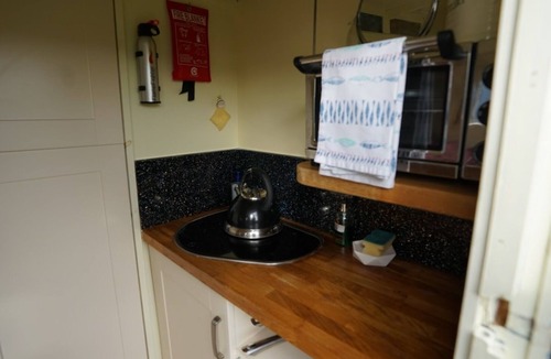 Hawick Cabin | Showman's Hut @ Westcote