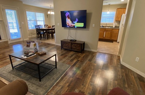 Branson Theater District House | 🎸SHOWS🎣LAKE⛳️GOLF🎢FUN🎡SHOP🎯InTown🏡Garage🇺🇸STAMPEDE❤️