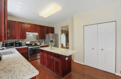 Aurora House | Showstopper: 5 BR+, 3.5BA Spacious Home