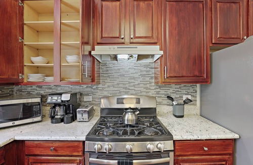 Aurora House | Showstopper: 5 BR+, 3.5BA Spacious Home