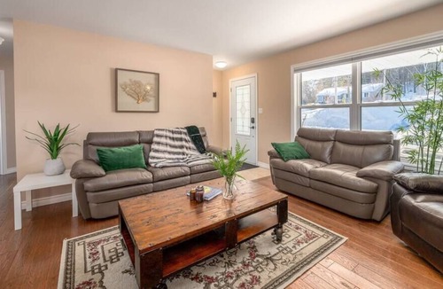 Bancroft House | Shred Shed | No Service Fees | Patio and BBQ