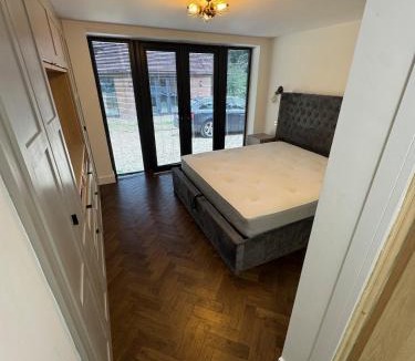 Locks Heath Apartment | Shri's Palace beautiful getaway