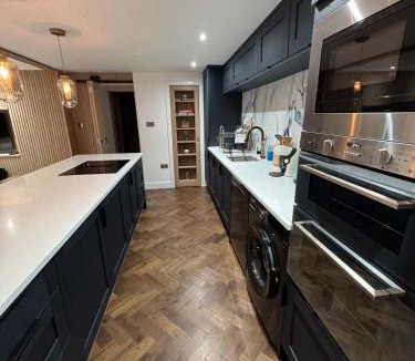 Locks Heath Apartment | Shri's Palace beautiful getaway