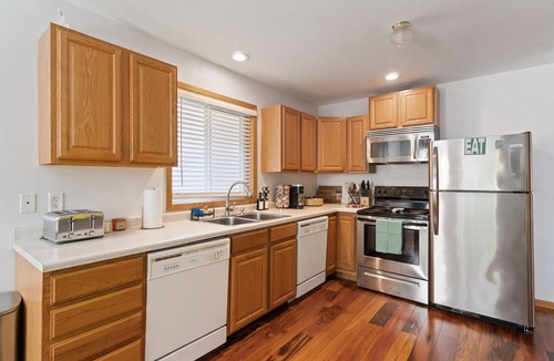 Audubon Park House | Shuffleboard - Gym - BBQ