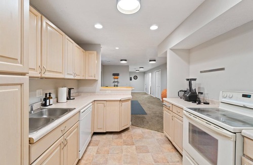 Audubon Park House | Shuffleboard - Gym - BBQ