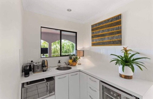 Shute Harbour House | Shutehaven Beach House with Ocean Views.