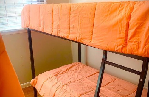 Southeast Houston Hostel | ShutEye Hostel