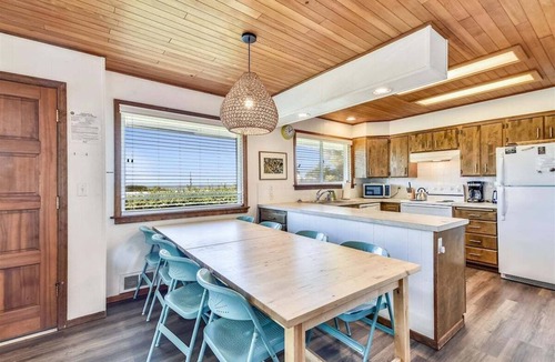 Arch Cape House | Shutterbug - 1 Block to the Beach!