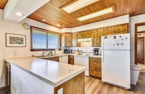 Arch Cape House | Shutterbug - 1 Block to the Beach!