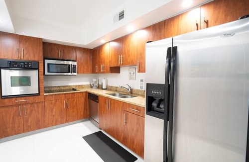 Hollywood South Central Beach Apartment | SIAN private apartment
