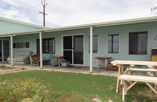 Para Wurlie House | Sibly's ~ Absolute beachfront shack *OFF PEAK SPECIALS*