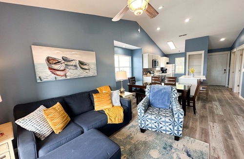 Reeds Spring Condo | Side by Side Condos Walk-in Lake View Top Floor Next to SDC