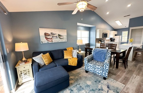 Reeds Spring Condo | Side by Side Condos Walk-in Lake View Top Floor Next to SDC