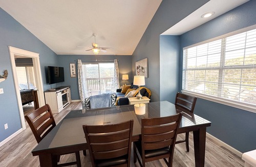 Reeds Spring Condo | Side by Side Condos Walk-in Lake View Top Floor Next to SDC
