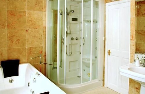 Bangor Bed & Breakfast | Side Room is a Double/Twin with a private bathroom