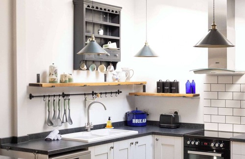 Sidlesham House | Sidlesham Hideaway, Logburner & Garden