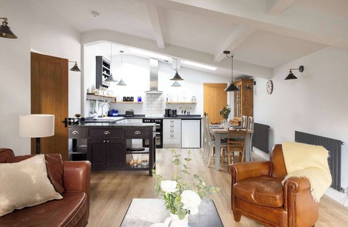 Sidlesham House | Sidlesham Hideaway, Logburner & Garden