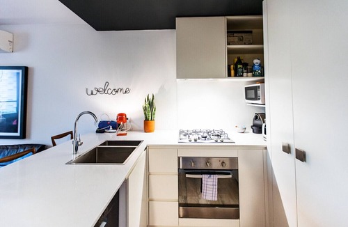 Collingwood Apartment | Sienna | Lux Designer Space | 150m to Smith St