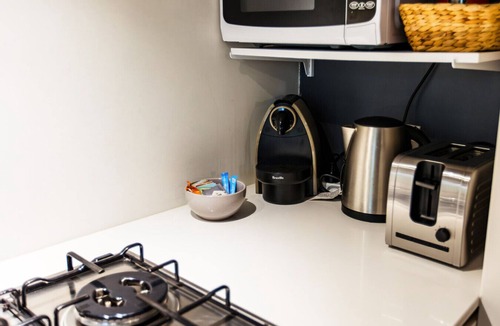 Collingwood Apartment | Sienna | Lux Designer Space | 150m to Smith St