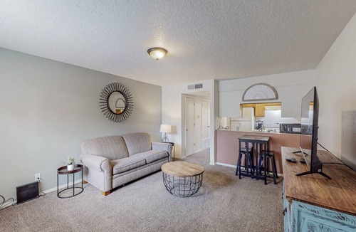 West Old Town Apartment | Sienna Square, near Old Town